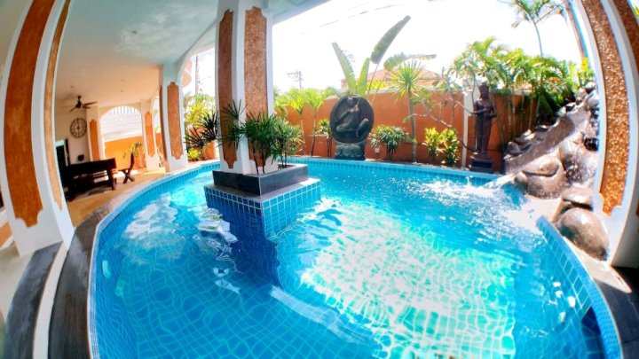 芭堤雅步行街裘布兰德奢华别墅 6 居 - 私人游泳池(Joopland Luxury Pool Villa Pattaya Walking Street 6 Bedrooms)