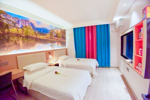 苹果主题酒店(辉县南关时代广场店)