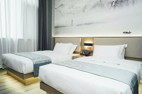 艺龙瑞云酒店(咸宁通山月亮湾夜市城店)