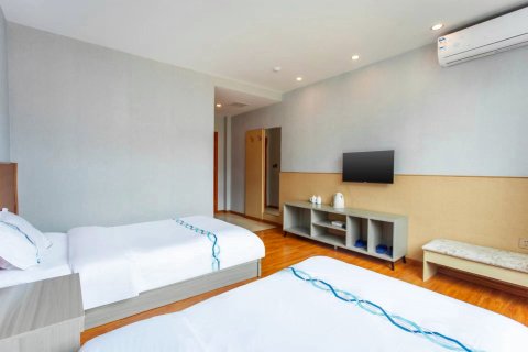 巴塘金弦神音假日酒店