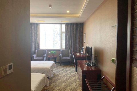 梁山维也纳酒店