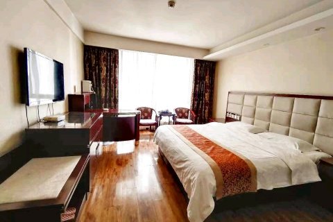 商南霄龙商务酒店