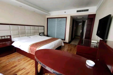 商南霄龙商务酒店