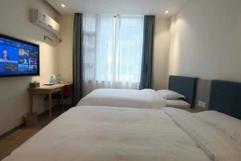 柏泰酒店(贵阳黔灵公园八鸽岩地铁站店)