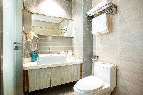 柏泰酒店(贵阳黔灵公园八鸽岩地铁站店)