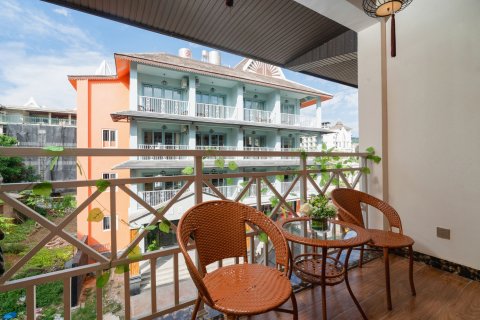 西双版纳景洪芷芳满庭酒店(告庄星光夜市店)