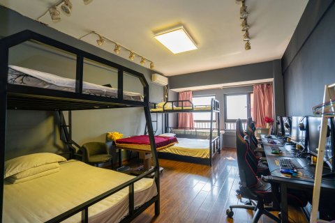 艾米电竞酒店(武汉积玉桥地铁站店)