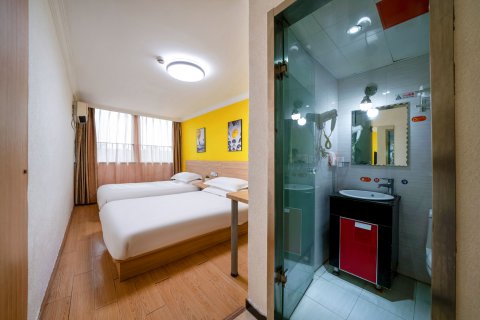 布丁严选酒店(上海外滩四川北路地铁站店)