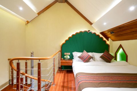 西双版纳景洪芷芳满庭酒店(告庄星光夜市店)