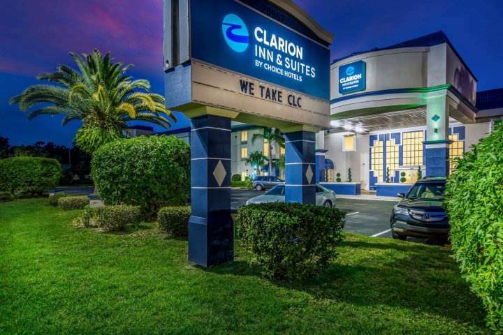 清水海滩中心凯隆套房酒店(Clarion Inn & Suites Central Clearwater Beach)