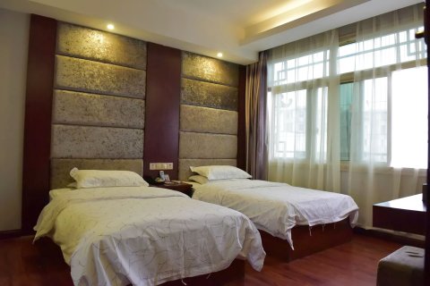 双峰假日酒店(麻阳汽车站店)