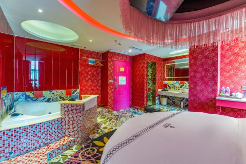 监利吉司利主题酒店