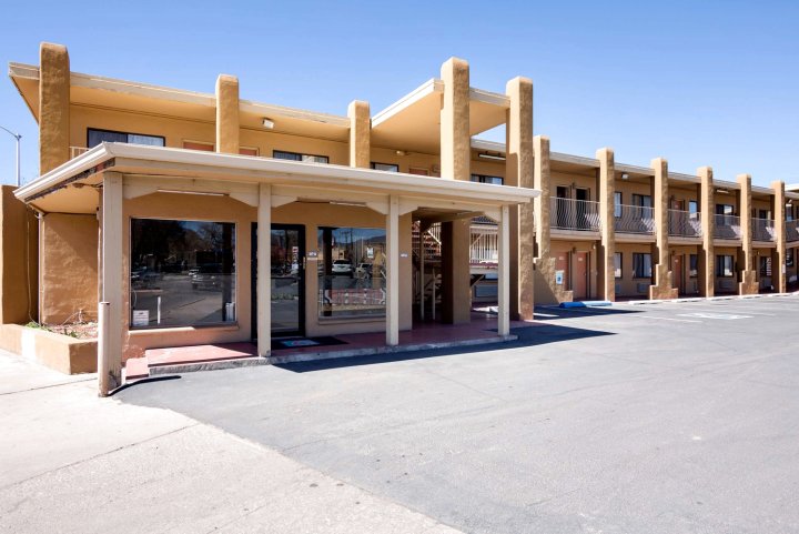 圣达菲广场城市商业区6号汽车旅馆(Motel 6-Santa Fe, NM - Downtown)