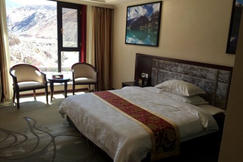 八宿多拉神山温泉宾馆