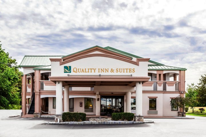 夸克敦 - 阿伦敦凯艺套房酒店(Quality Inn & Suites Quakertown-Allentown)