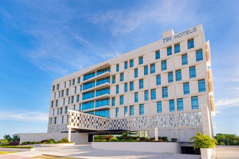 NH 坎昆机场酒店(NH Cancun Airport)