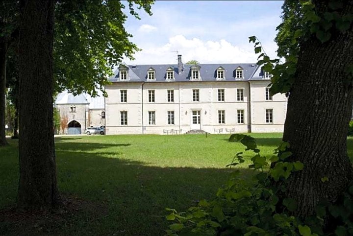 拉泽内城堡 - 公寓酒店(Château de Lazenay - Résidence Hôtelière)