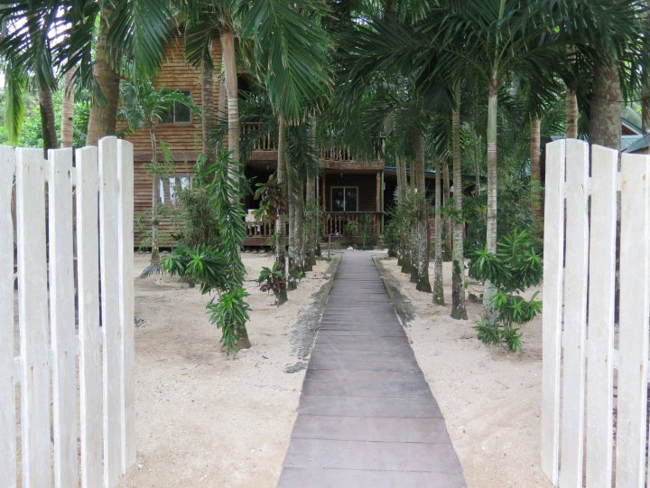 海燕卡兰海滩别墅(La Salangane Caalan Beach Villa)