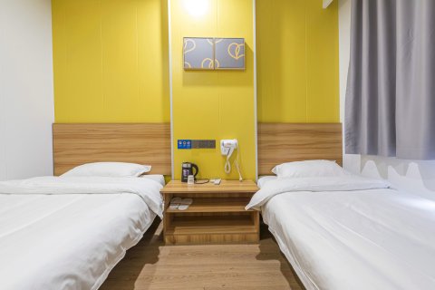 布丁严选酒店(宁波火车站大卿桥地铁站店)