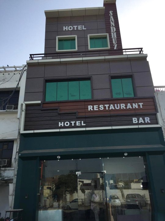 桑德兹酒店(Hotel Sandhuz)