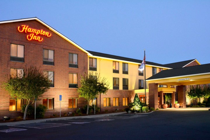 梅德福欢朋酒店(Newly Renovated - Hampton Inn Medford)