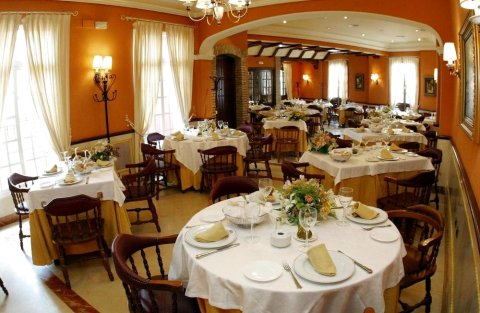 马诺洛梅奥酒店(Hotel Manolo Mayo)