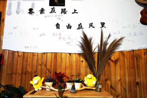 小隐美宿·高空观景设计师民宿(贵阳花果园松花路地铁站店)