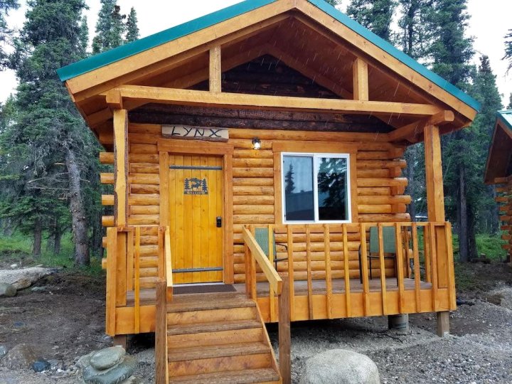 德纳利特里谷小屋酒店(Denali Tri-Valley Cabins)