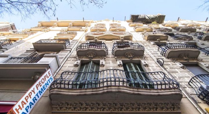 高迪圣家堂快乐的人公寓(Happy People Sagrada Familia Apartments)