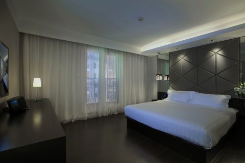 桔子酒店(上海静安西藏北路地铁站店)