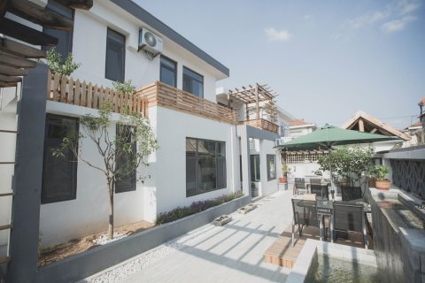 烟台花院里民宿(滨海中路店)