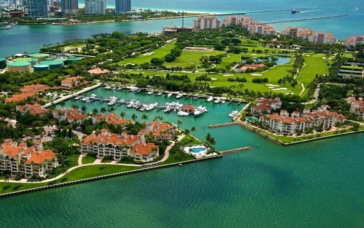 桑妮赛德费希尔岛度假村(Fisher Island by Sunnyside Resorts)