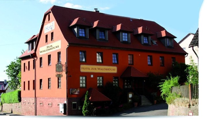 祖尔沃德布鲁克酒店(Hotel Zur Waldbrücke)
