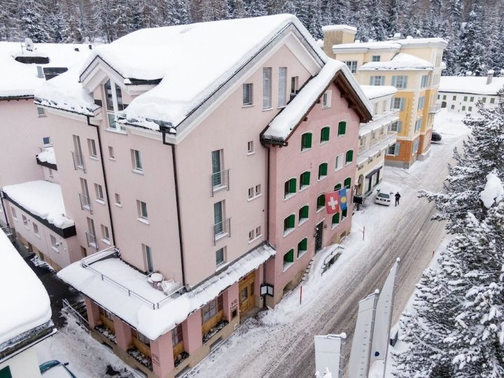 蓬特雷西纳博斯特酒店(Hotel Post Pontresina)