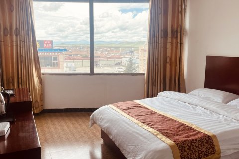 若尔盖唐克应华商务宾馆