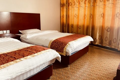 若尔盖唐克应华商务宾馆