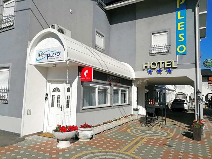加尔尼普雷索酒店(Hotel Garny Pleso)