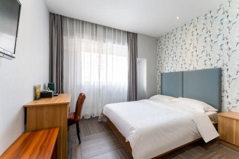 青岛大溪地精品酒店(台东步行街啤酒博物馆店)