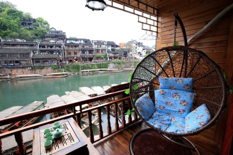 凤凰沱江又一家客栈