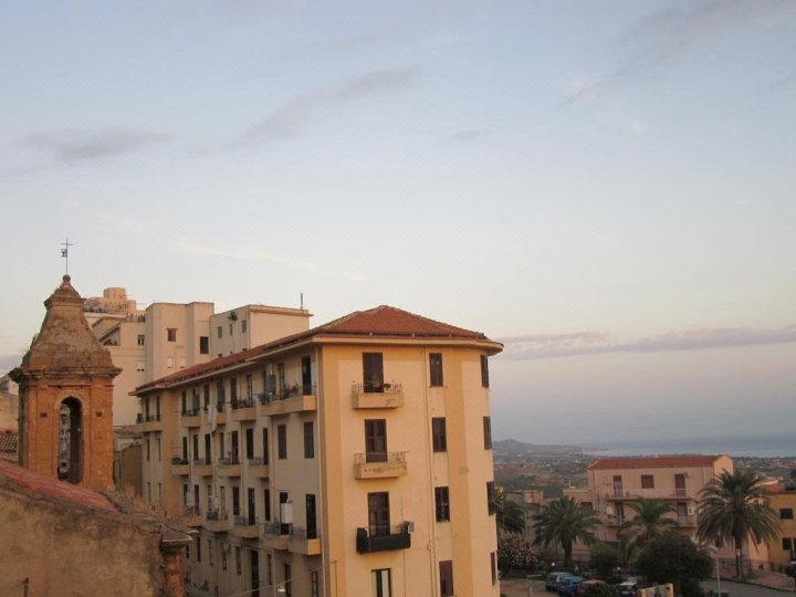 拉巴托特拉泽住宿加早餐旅馆(Terrazza Sul Rabato)