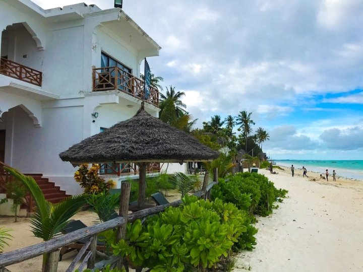 江比阿尼海滩酒店(Jambiani Beach Hotel)