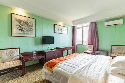 修文龙润森林酒店