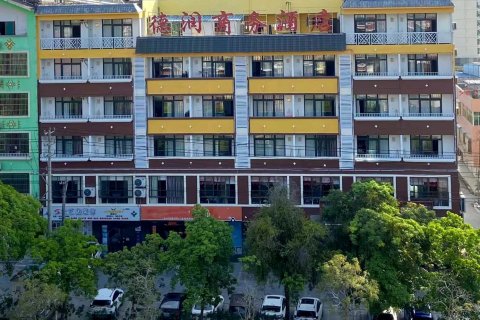 琼中德润商务酒店(琼中汽车站三月三广场店)