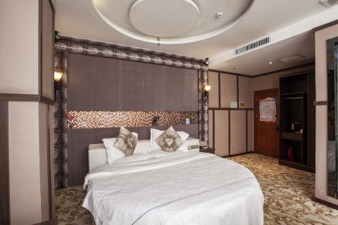 云锦酒店(库尔勒天百购物中心店)