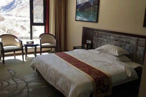 八宿多拉神山温泉宾馆