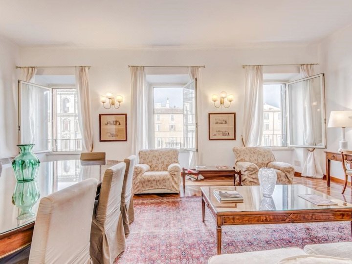 RSH Bernini Luxury Panoramic Apartment