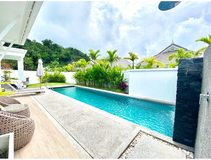 卡马拉海滩豪华三卧室泳池别墅普吉岛(Luxury Three Bedroom Pool Villa in Kamala beach Phuket)