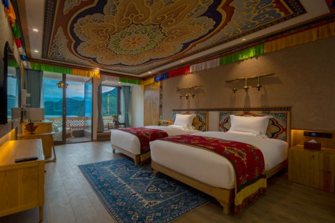 泸沽湖湖畔之梦·半山湖景美宿