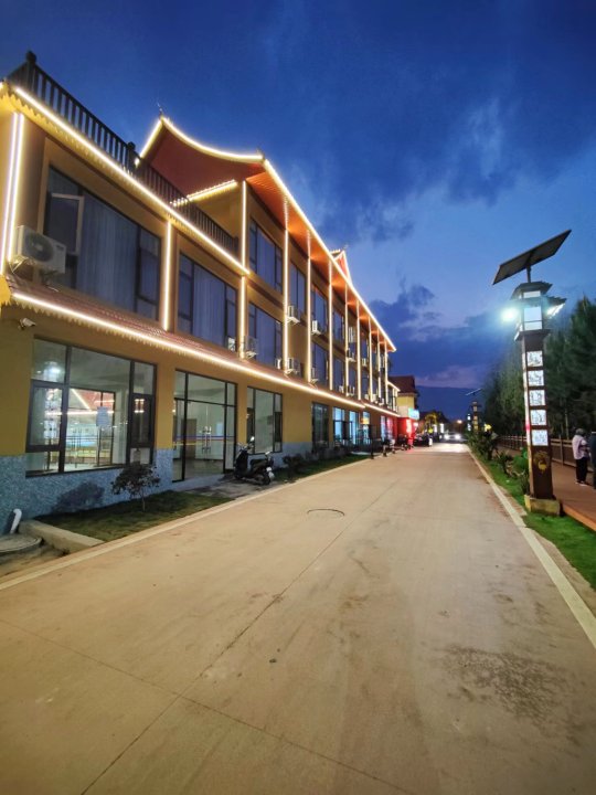 近水楼民宿(耿马湿地公园店)