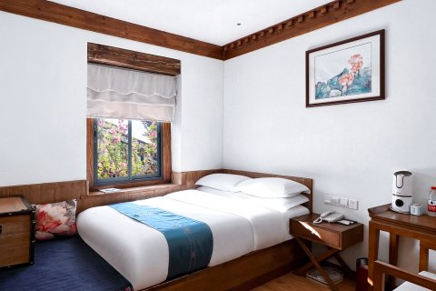 稻城亚丁香格里拉镇四季莲花客栈